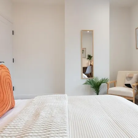 Modern 2br Parking And Work Area Ns Apartment