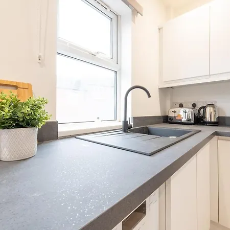 Modern 2br Parking And Work Area Ns *