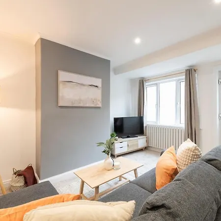 Modern 2br Parking And Work Area Ns