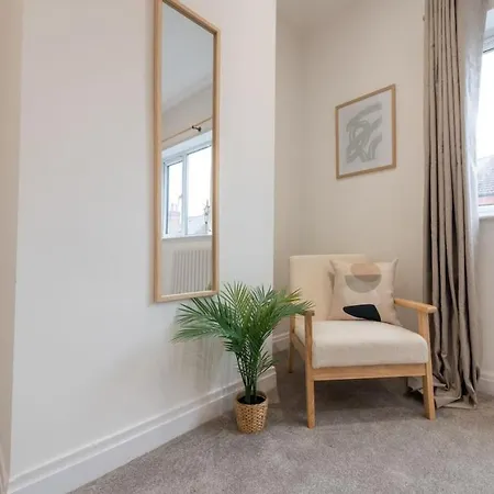 Modern 2br Parking And Work Area Ns * Leeds (West Yorkshire)