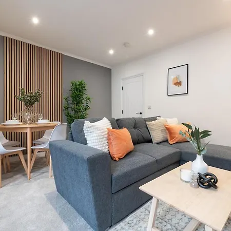 Modern 2br Parking And Work Area Ns * Leeds (West Yorkshire)