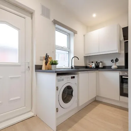 Modern 2br Parking And Work Area Ns * Leeds (West Yorkshire)