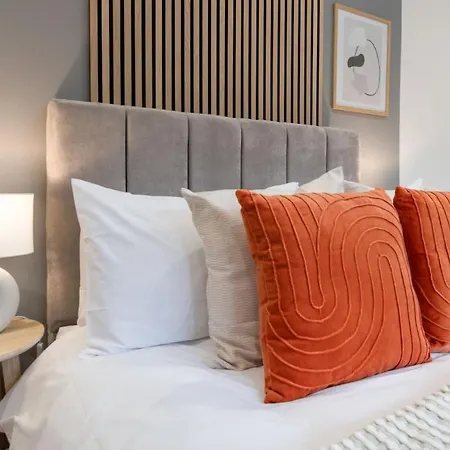 Apartment Modern 2br Parking And Work Area Ns *