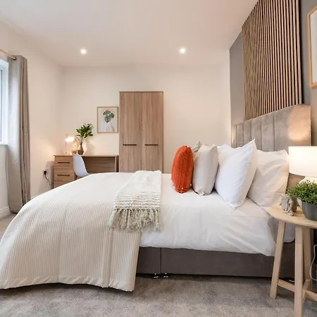 Modern 2br Parking And Work Area Ns Apartment *
