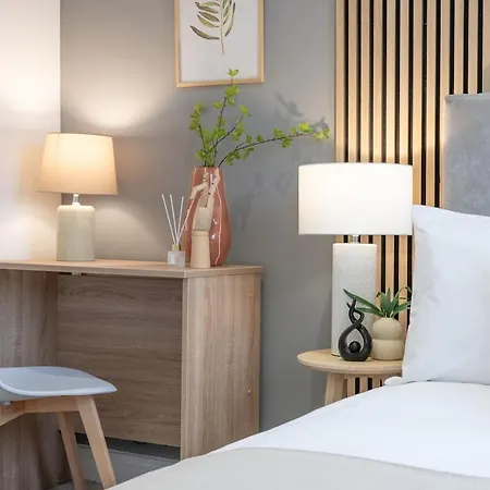 Modern 2br Parking And Work Area Ns Apartment Leeds (West Yorkshire)