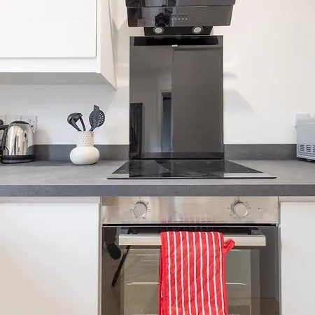 Modern 2br Parking And Work Area Ns * Leeds (West Yorkshire)