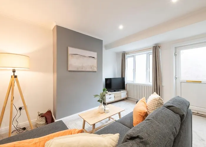 Modern 2br Parking And Work Area Ns