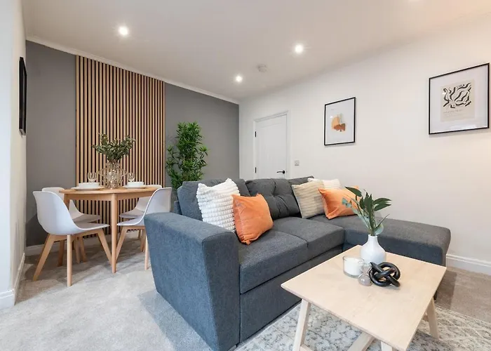 Modern 2br Parking And Work Area Ns * 利兹