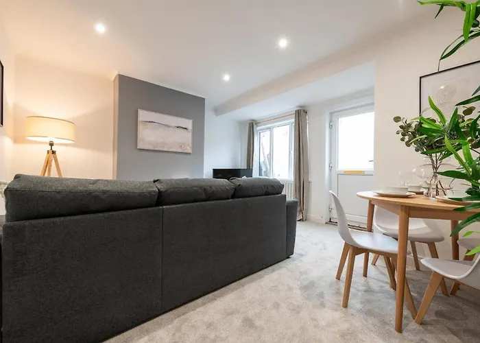 公寓 Modern 2br Parking And Work Area Ns